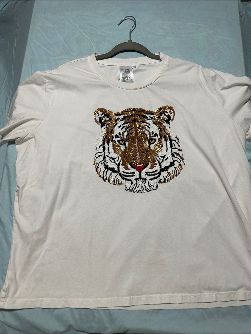 QUEEN OF SPARKLES White Short Sleeve Tee with Sequin Tiger